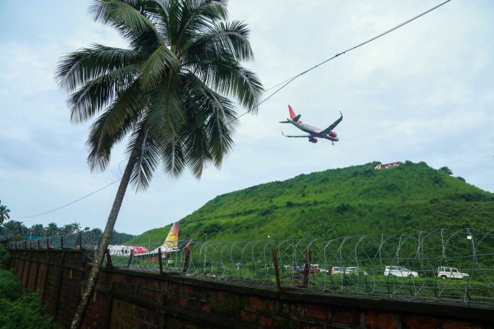 plane-forced-to-make-emergency-landing-after-tail-clips-runway-during-takeoff