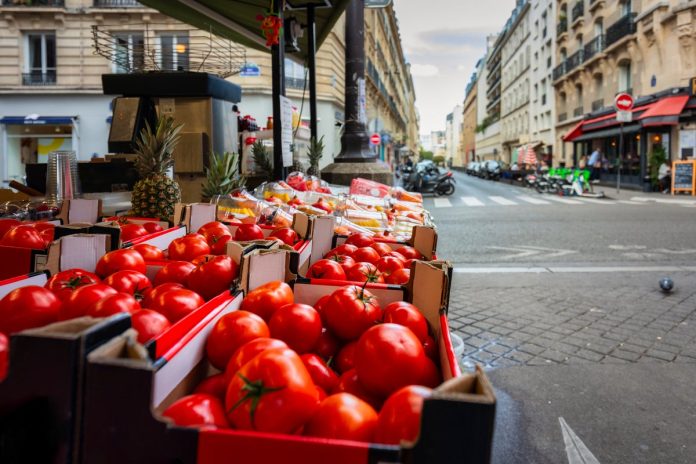 eurostar-offers-passengers-tips-on-where-to-buy-tomatoes-in-paris