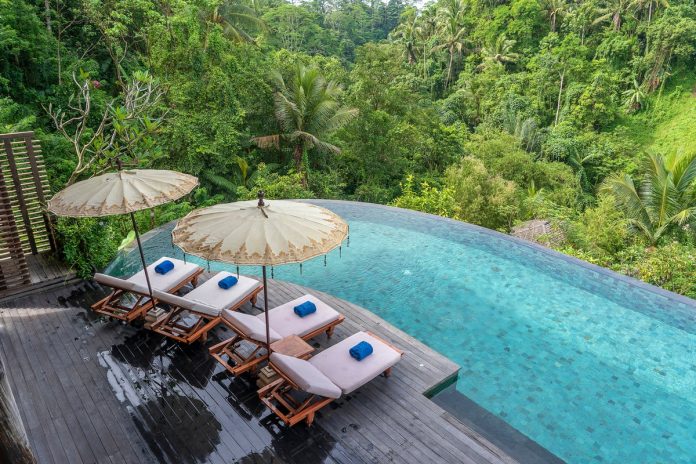 bali-tourist’s-mistake-when-ordering-dinner-costs-more-than-his-entire-holiday