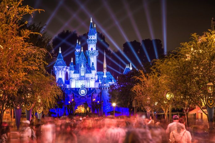 man-breaks-world-record-by-going-to-disneyland-every-day-for-eight-years-in-a-row