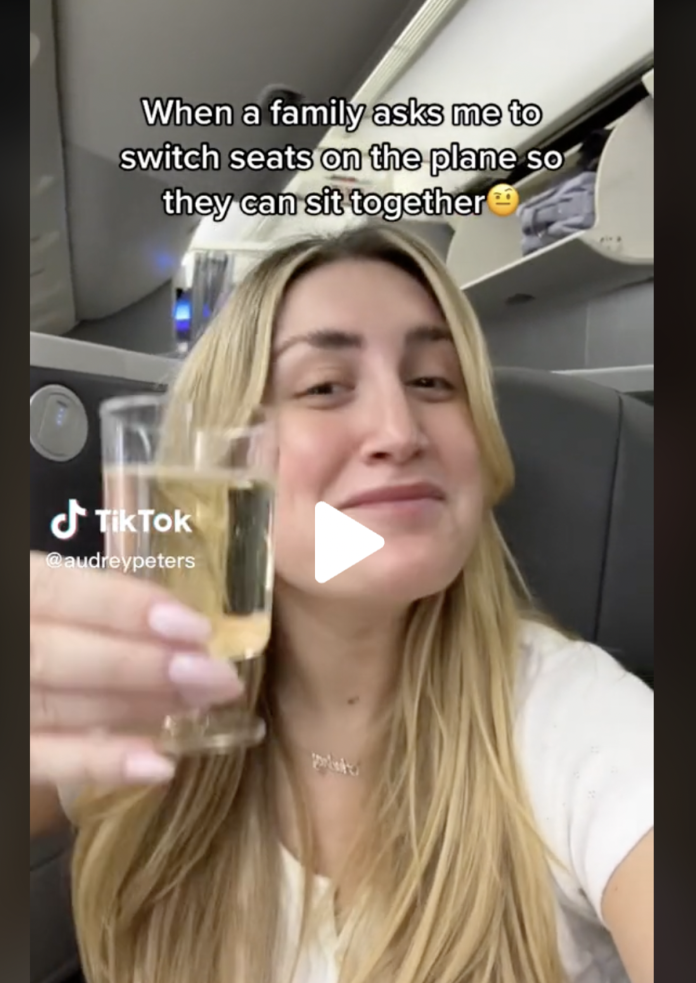 influencer-applauded-for-refusing-to-swap-seats-so-family-can-sit-together-on-flight