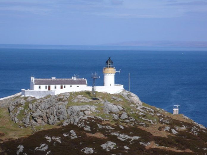 tiny-uninhabited-scottish-island-offers-dream-job-for-couple-to-escape-the-rat-race