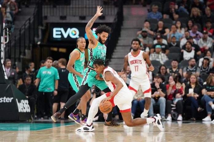 takeaways:-rockets-end-losing-streak-in-tari-eason’s-career-night-at-san-antonio