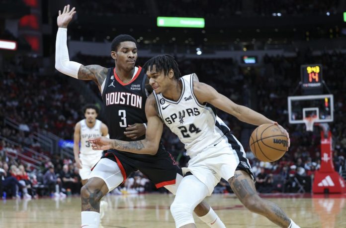 spurs-at-rockets:-sunday’s-lineups,-injury-reports,-broadcast-and-stream-info