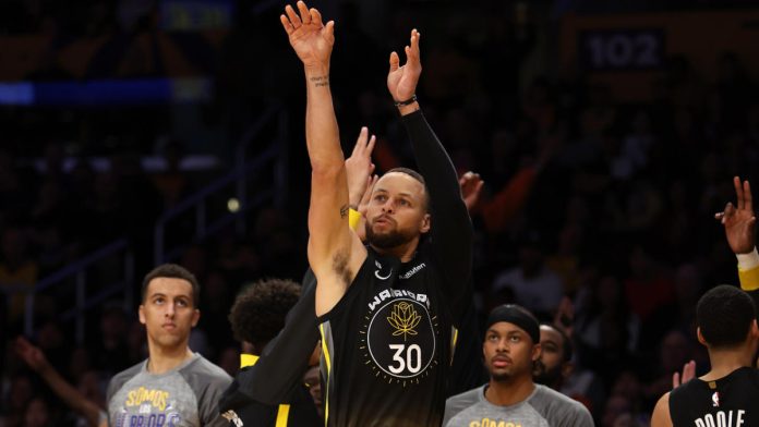 steph-curry-3-pointer-deemed-good-by-warriors-bench-before-he-shot-it