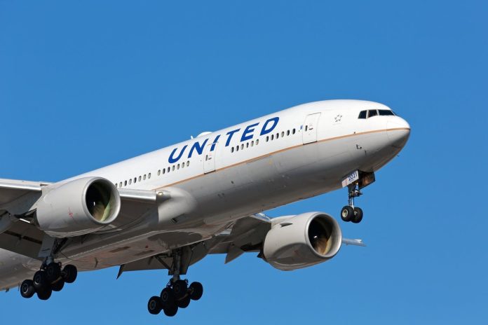 man-charged-for-trying-to-stab-united-airlines-attendant-and-opening-door-mid-flight