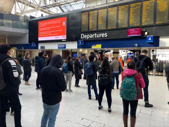waterloo-disruption-news-–-latest:-london-station-faces-major-delays-as-swr-warns-passengers-to-stay-away