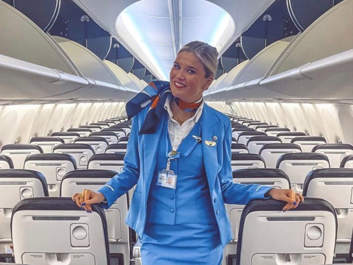 flight-attendant-shares-useful-travel-tips,-from-using-shower-cap-on-shoes-to-charging-devices-without-plug