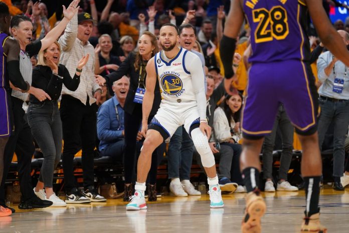 steph-curry-solves-‘rubik’s-cube,’-adjusts-in-warriors’-victory-over-lakers-in-game-2