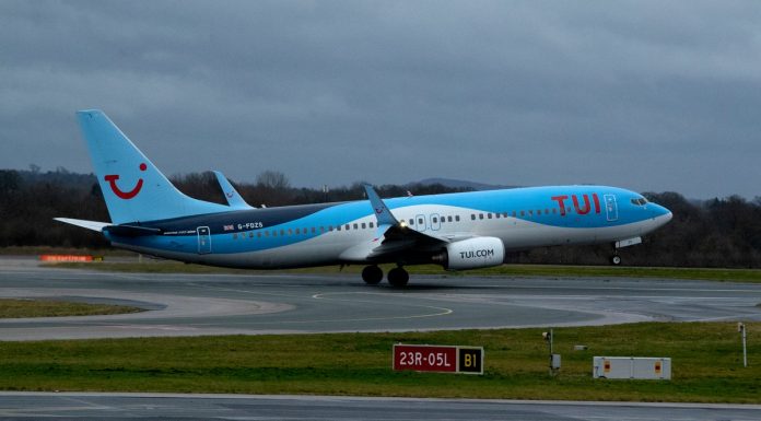 terrified-tui-passengers-in-tears-as-extreme-turbulence-forces-pilot-to-abort-tenerife-landing