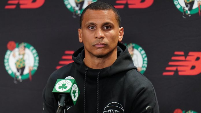 mazzulla-shares-great-take-on-celtics’-standing-in-east-after-lillard-trade