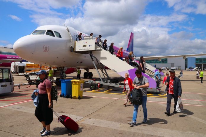 wizz-air-offers-e300-payout-for-delayed-bags-–-for-a-fee