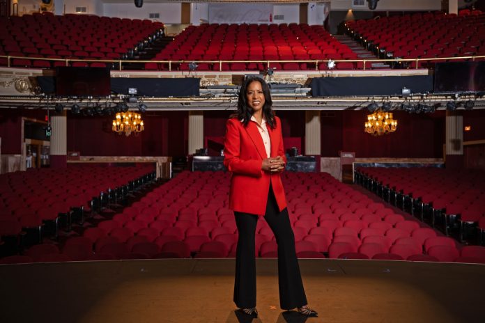 michelle-ebanks-is-forging-the-apollo-theater’s-next-act