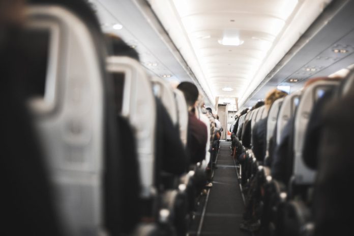 man-praised-for-refusing-to-swap-seats-with-pregnant-woman-on-plane