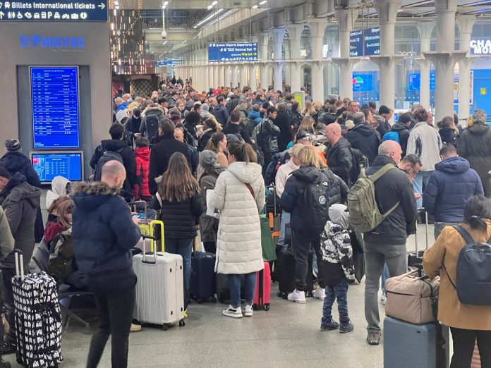 new-year’s-travel-chaos-as-eurostar-and-southeastern-trains-cancelled-over-thames-tunnel-flooding