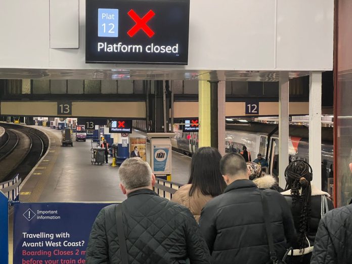 birmingham-london-main-line-blocked-and-all-trains-cancelled