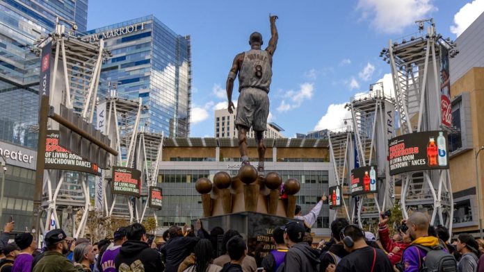 new-kobe-statue-has-multiple-typos,-lakers-are-working-to-correct-mistakes