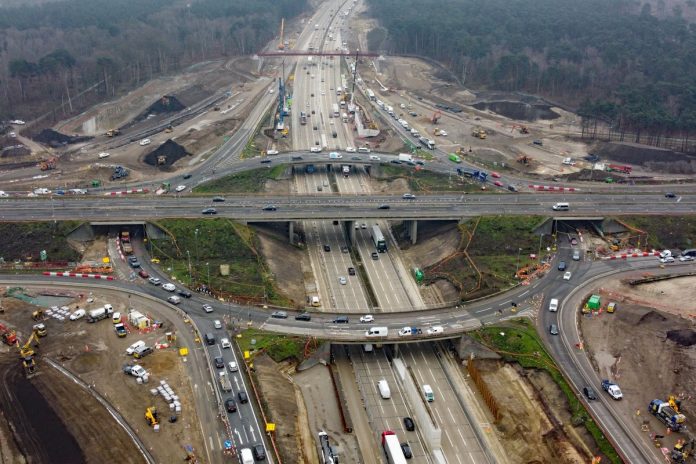 m25-closure-–-live:-motorway-shuts-as-drivers-warned-of-delays-and-19-mile-diversion