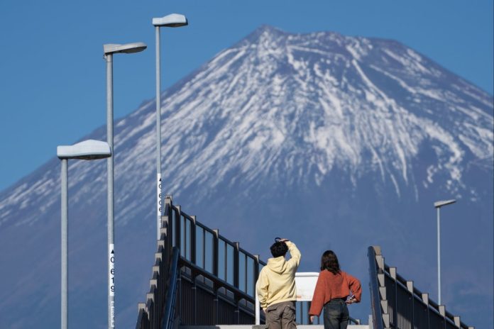 second-japan-town-blocks-view-of-mount-fuji-in-battle-with-problem-tourists