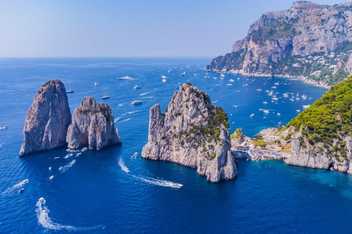 tourists-to-be-blocked-from-sailing-too-close-to-capri-with-plans-for-shoreline-barrier