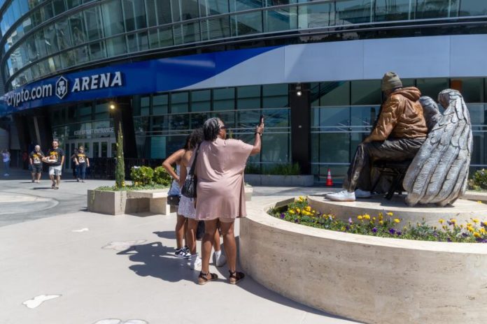 kobe-bryant-and-gianna-are-sitting-near-crypto.com-arena-entrance-named-after-lakers-icon