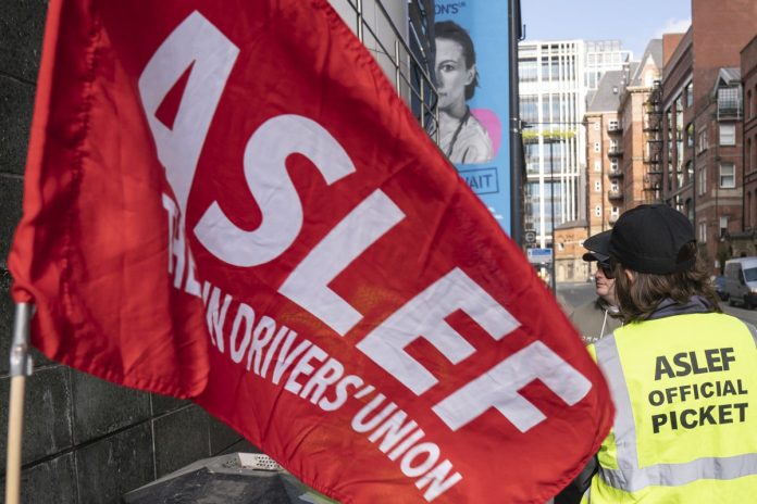 lner-train-strikes:-aslef-says-staff-morale-is-‘in-the-gutter’-over-‘toxic’-dispute